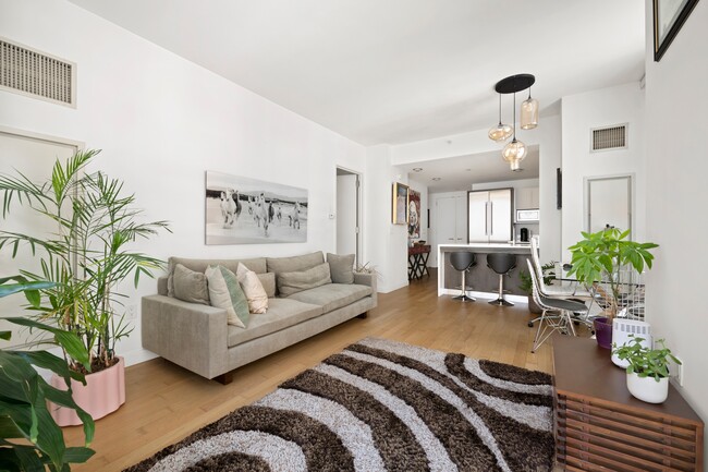 Foto del edificio - 247 W 46th St