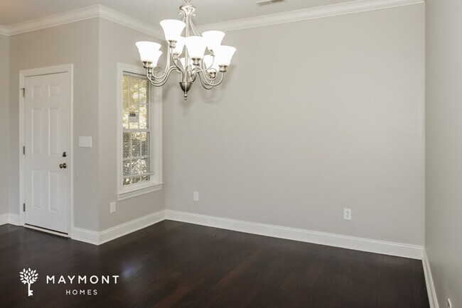 Building Photo - 4 Bedroom with Great Location