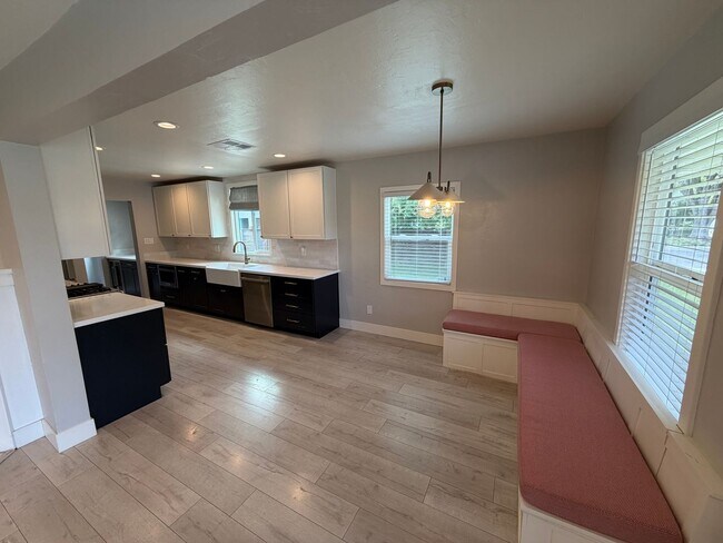 Foto del edificio - 3 Bedroom | 1.5 Bathroom | Single-Family Home
