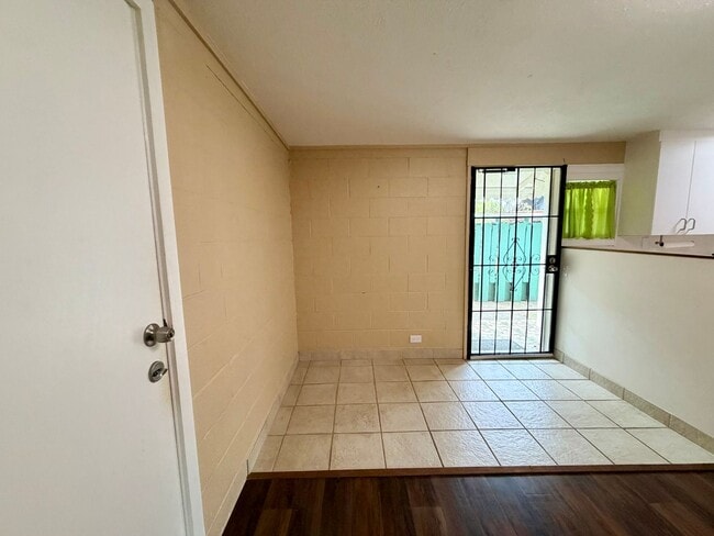 Building Photo - 1347 Palolo Ave