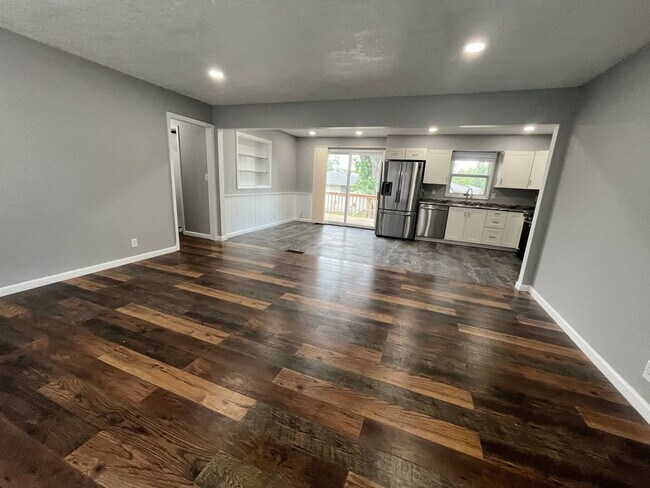 Building Photo - Newly Renovated 5 Bed/3 Bath in South Sioux Falls!