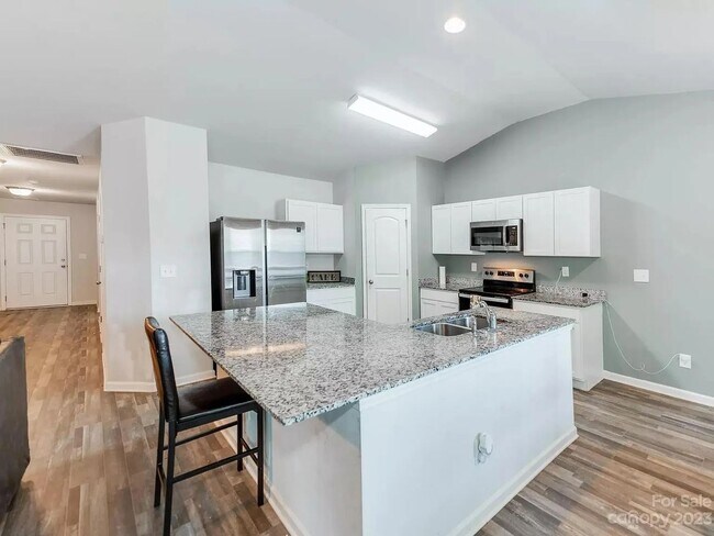 Foto del edificio - 1016 Amberlight Circle