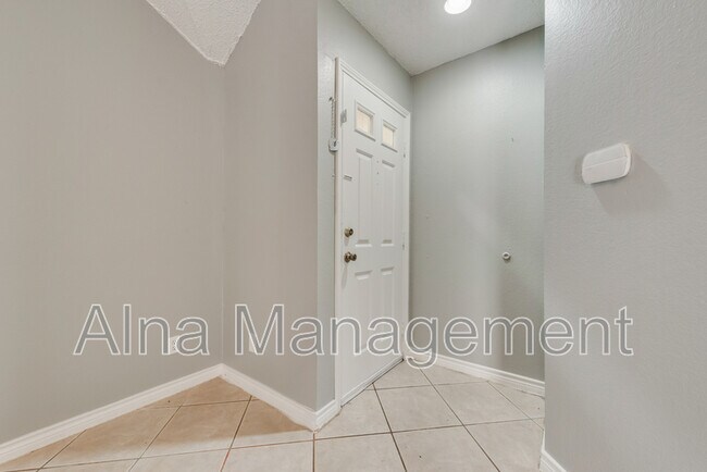 Foto del edificio - 6708 Roxanne Way