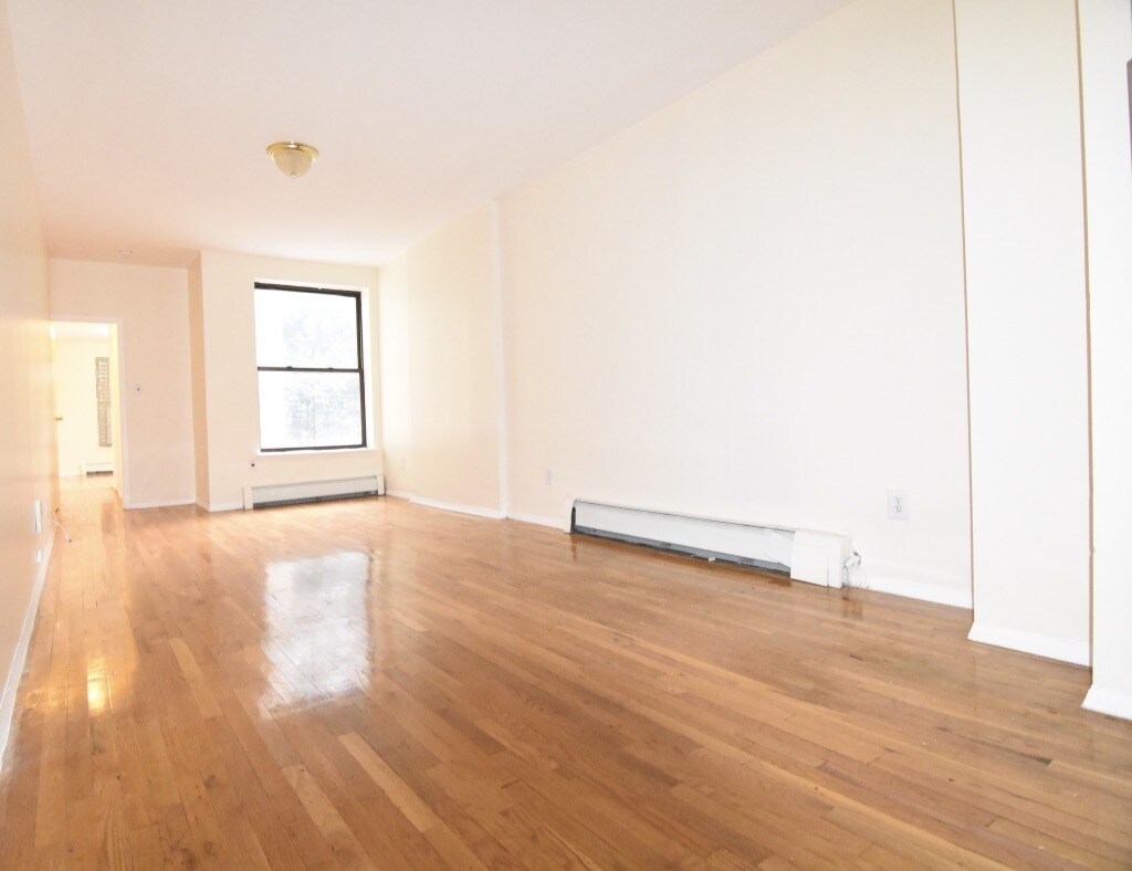 Primary Photo - 230 W 116th St