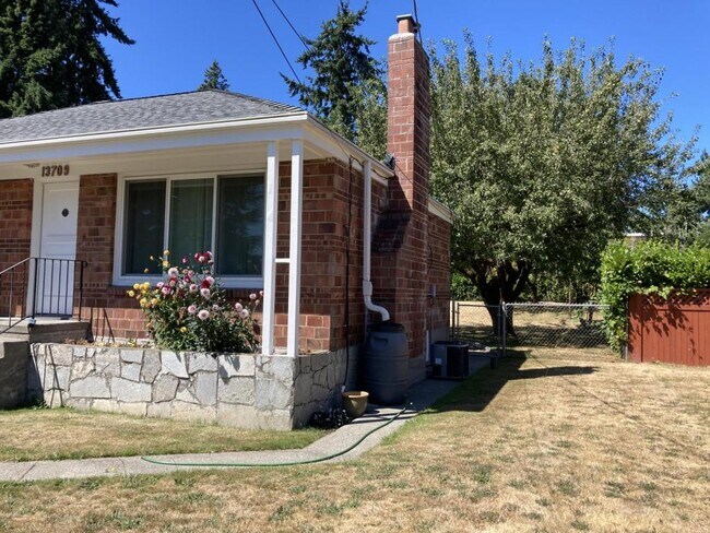 Foto del edificio - 13709 1st Ave NE