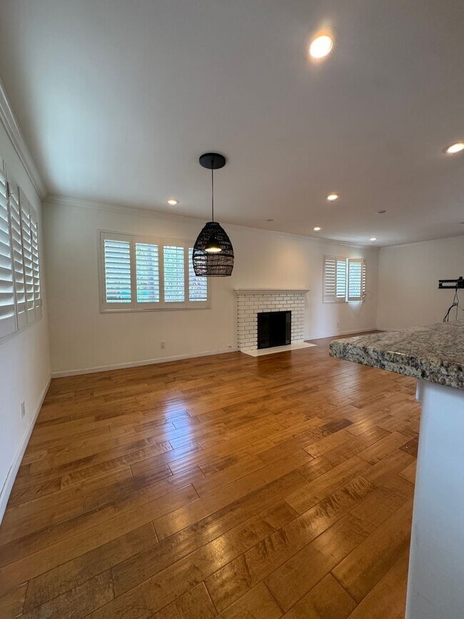 Foto del edificio - Beautiful 3 Bedroom, 2 Bathroom Home in Prime Santa Monica Location