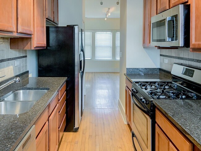 Building Photo - 3453 N Wolcott Ave