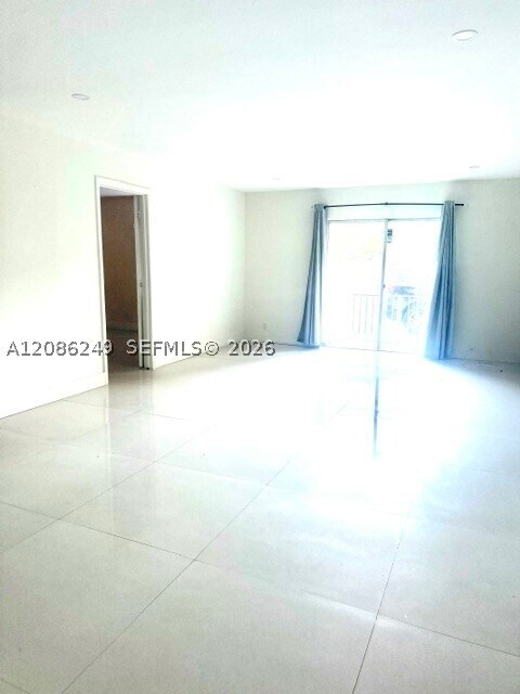 Foto del edificio - 18111 NW 68th Ave