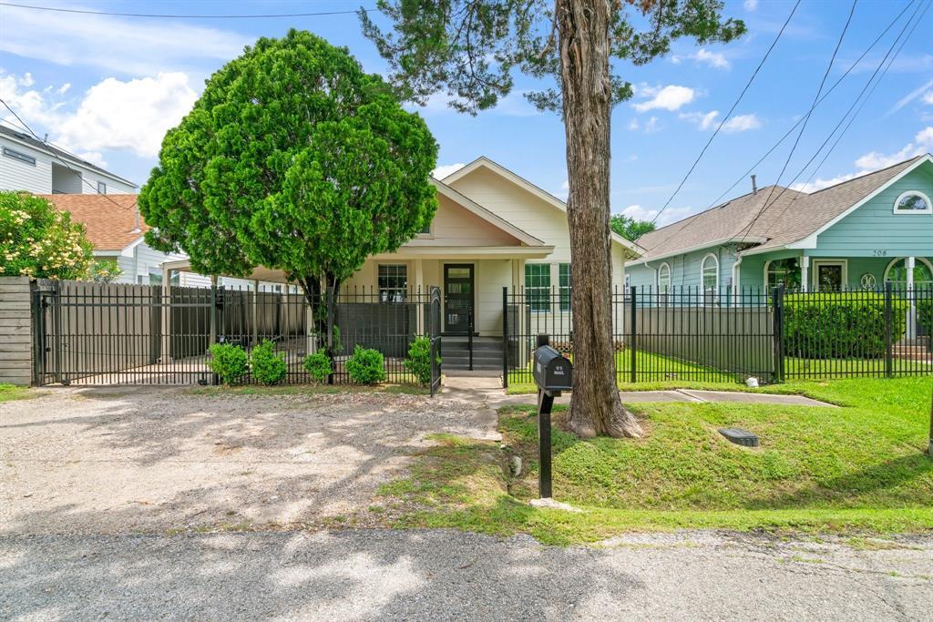 Foto principal - 212 N Hutcheson St