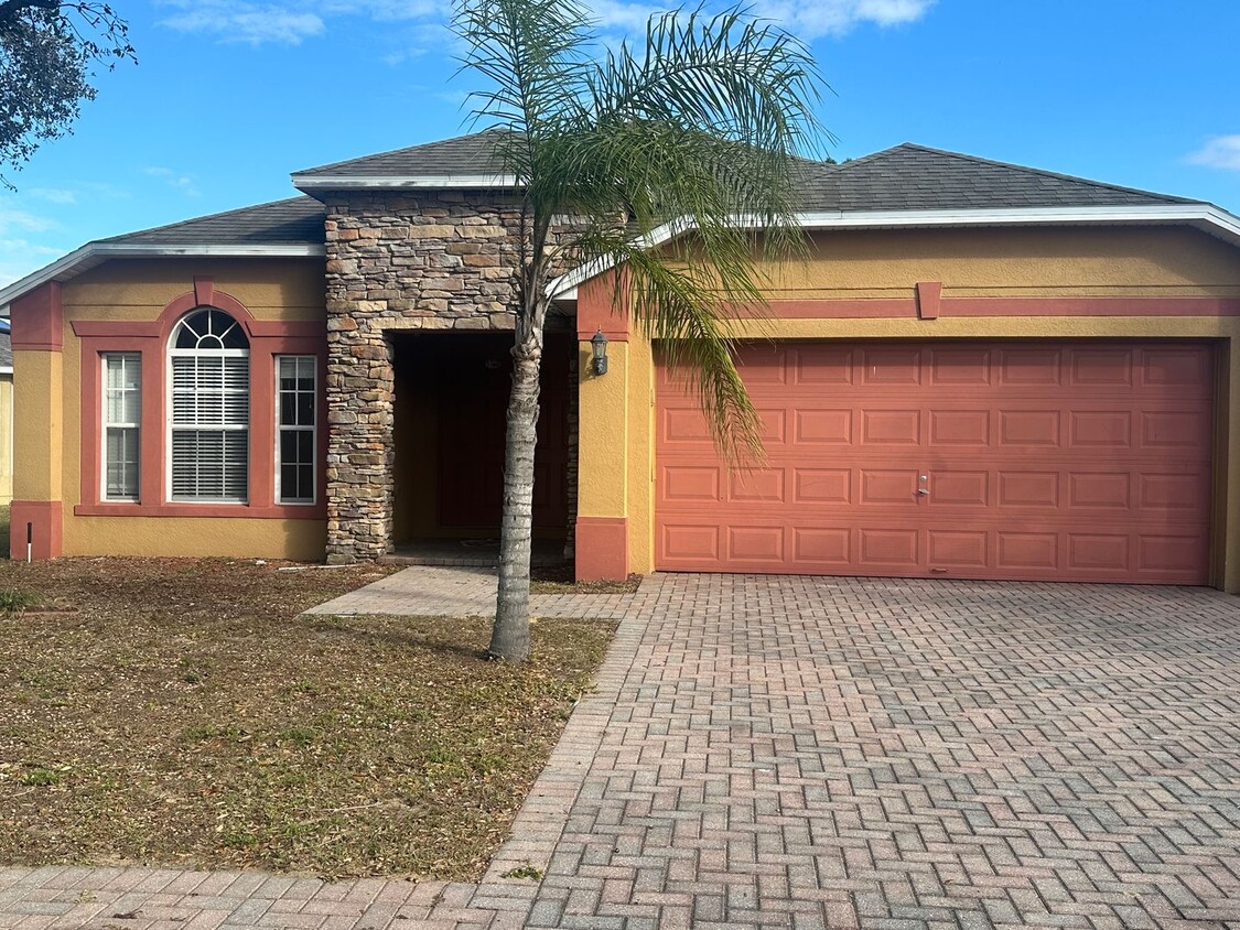 Foto principal - 4 Bedroom 3 bathroom in Haines City