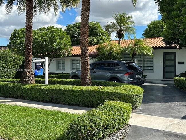 Building Photo - 4311 SW 104th Ct