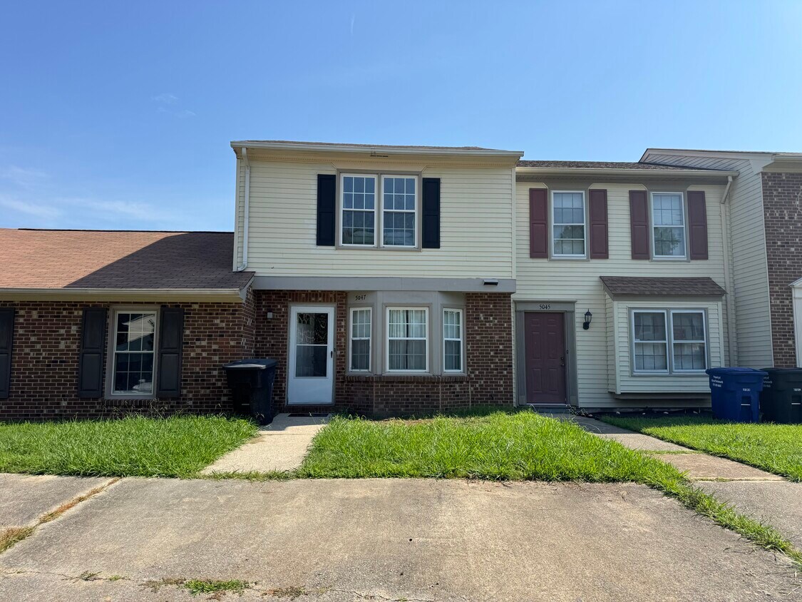 Foto principal - 5047 Reese Dr N