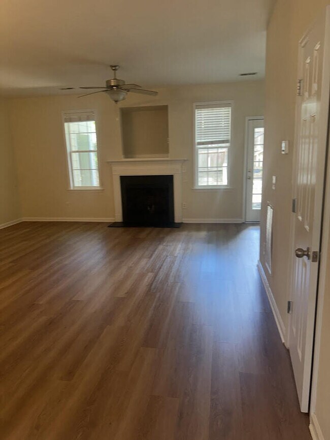 Building Photo - Ready for Now! Located in Raleigh. Townhom...