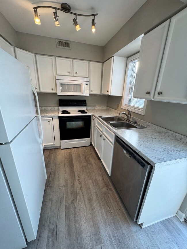 Building Photo - 301 Bluegrass Ave