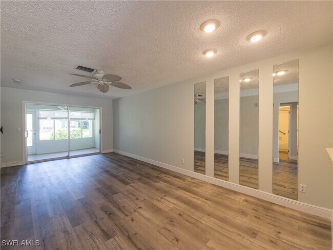 Foto del edificio - 6300 South Pointe Blvd