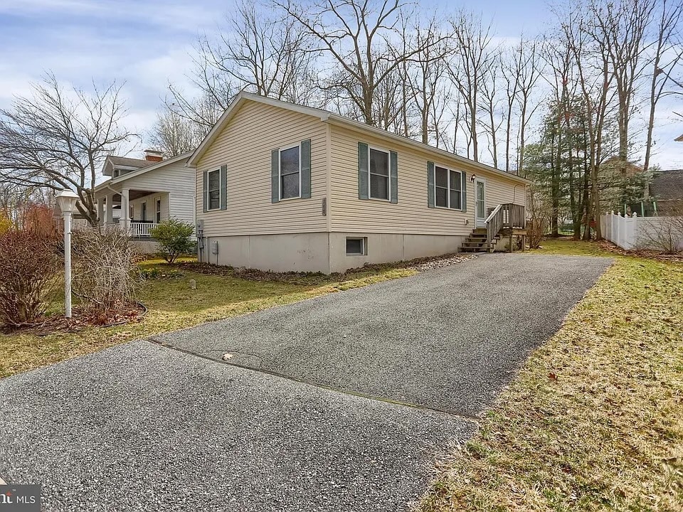 Primary Photo - 288 Ghaner Dr