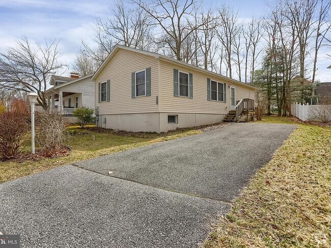 Building Photo - 288 Ghaner Dr