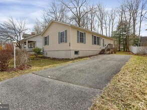 Building Photo - 288 Ghaner Dr