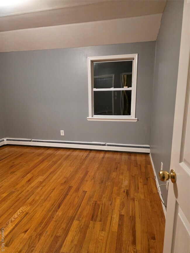 Foto del edificio - 254-13 Francis Lewis Blvd