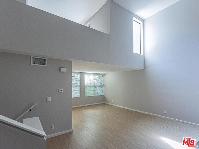 Building Photo - 1610 Camden Ave