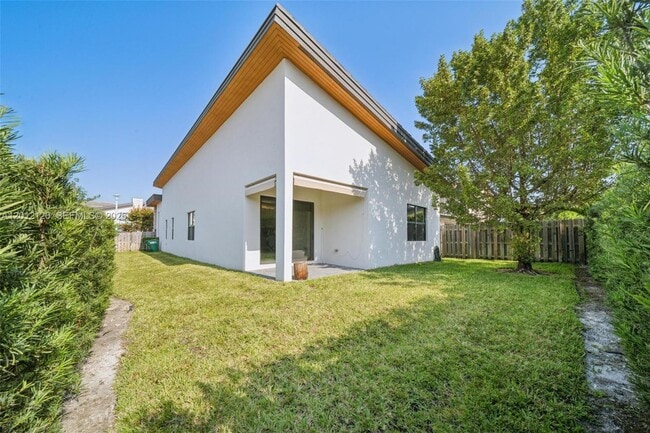 Building Photo - 7635 NW 103rd Pl