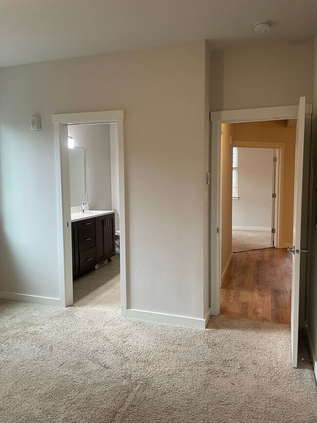 Foto del edificio - 2 bed/1 bath in Southeast Redmond