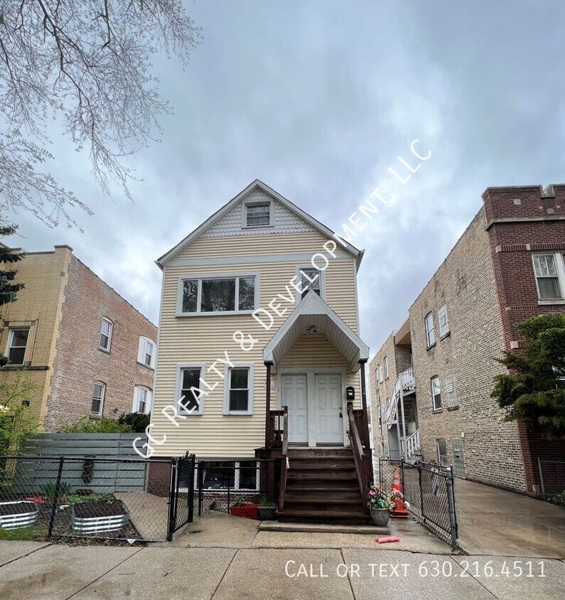 Foto principal - 2624 N Springfield Ave