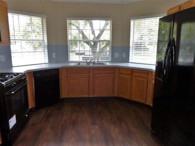 Foto del edificio - 1103 Lochmoor Ln