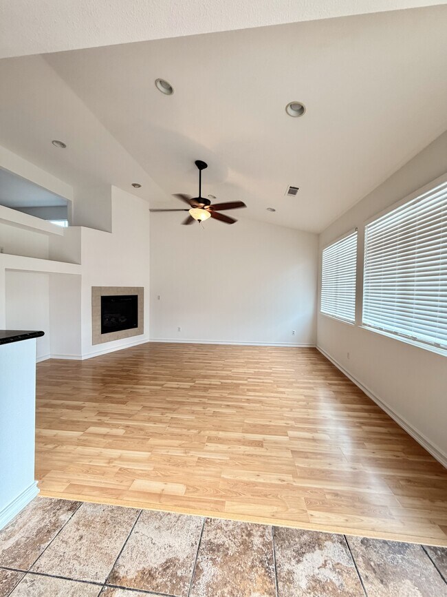 Foto del edificio - 1305 Brooktrail Dr