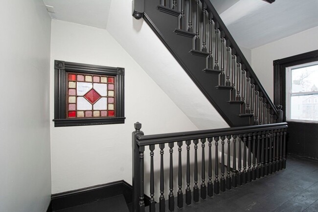 Foto del edificio - Remodeled 3 bedroom 1  bathroom 2nd Floor