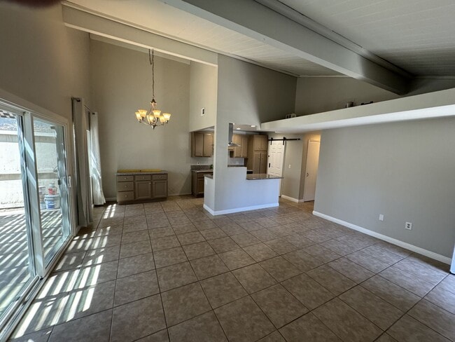 Building Photo - 319 S Spencer Ave