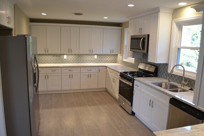 Building Photo - 9 Catherine Pl