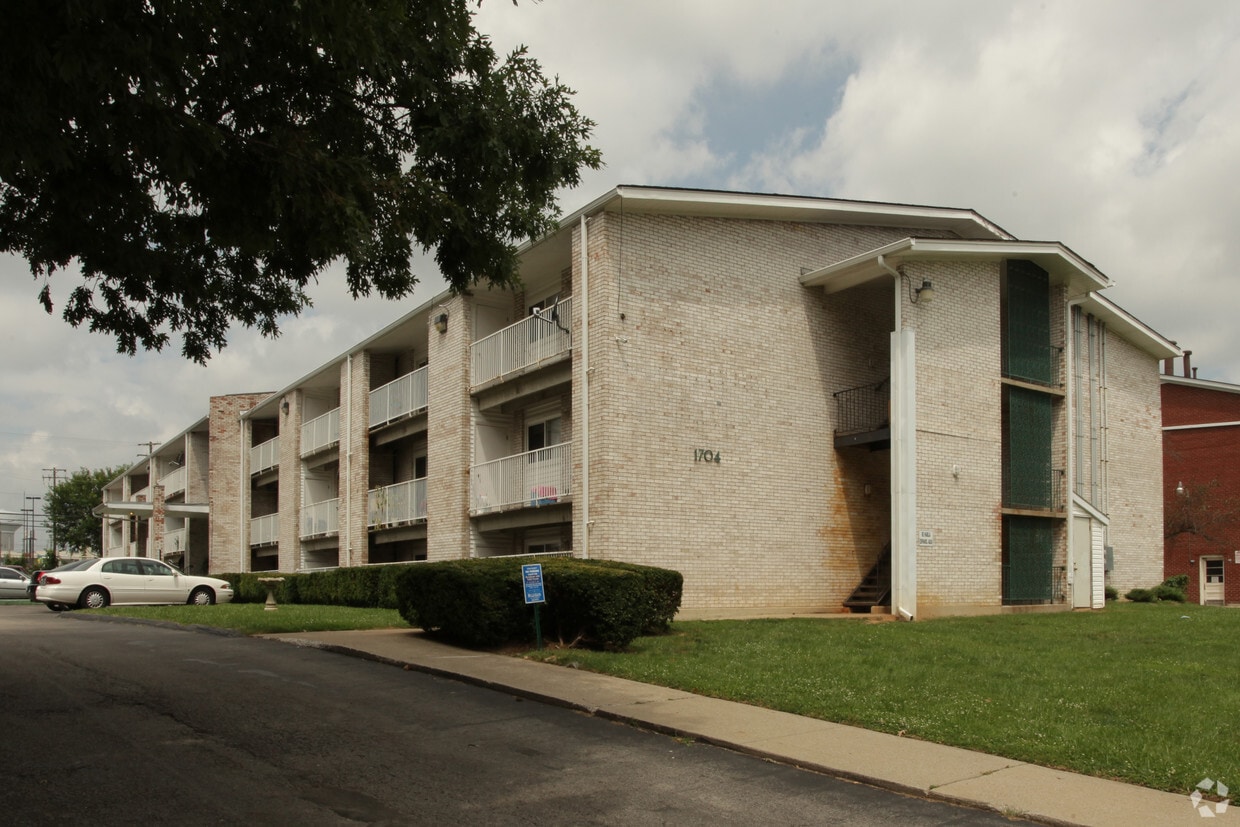 Primary Photo - New Circle Apartments