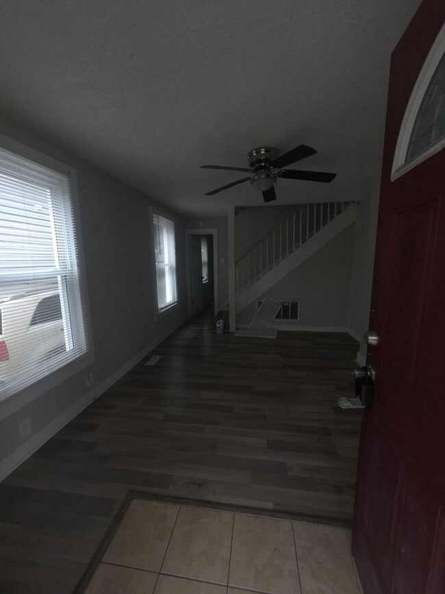 Building Photo - Single Family Home Available Almost Immediately!