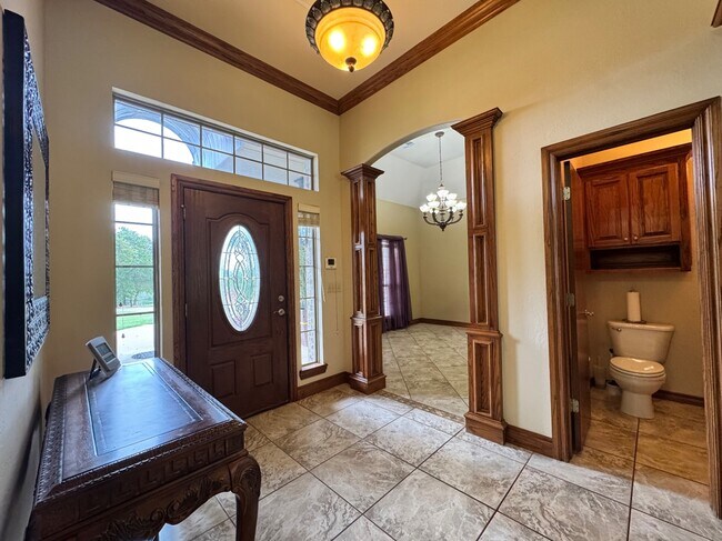 Foto del edificio - 8147 Shadow Lake Dr