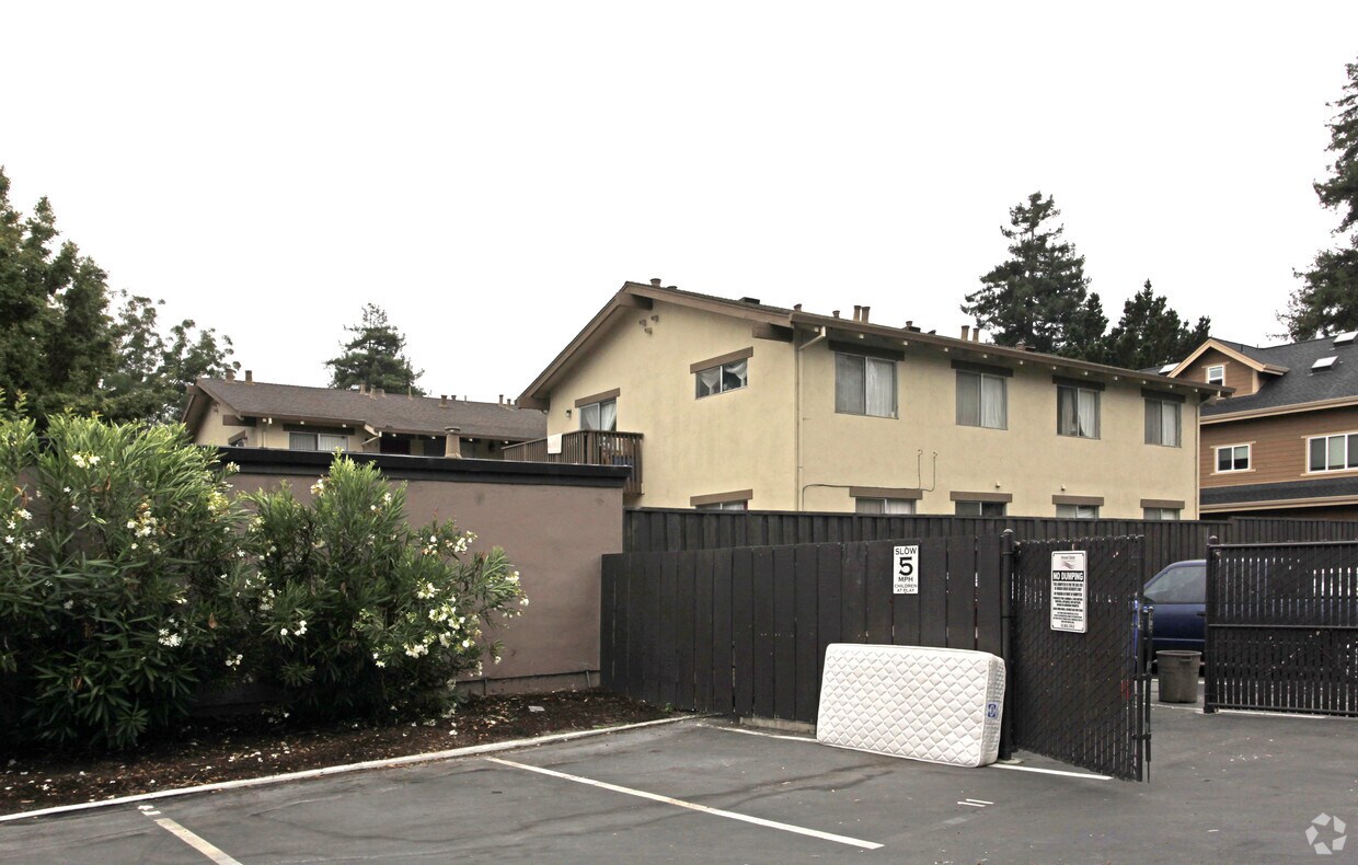Building Photo - 217 Berry St