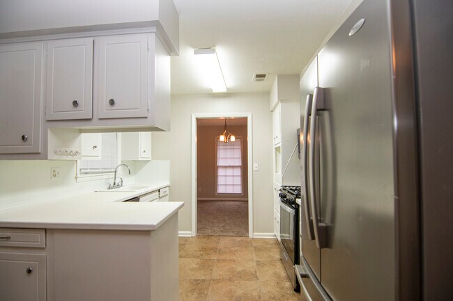 Foto del edificio - 4100 King Arthur Pl