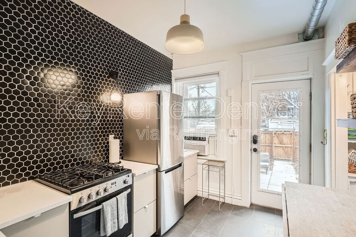 Foto principal - 227 S Logan St