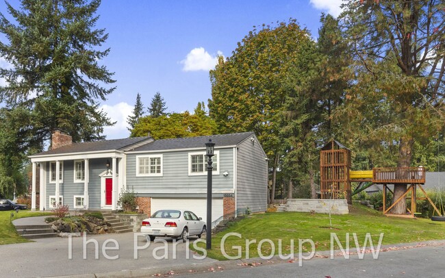 Building Photo - Gorgeous Fairwood Greens 4BR *A/C, Upgrade...