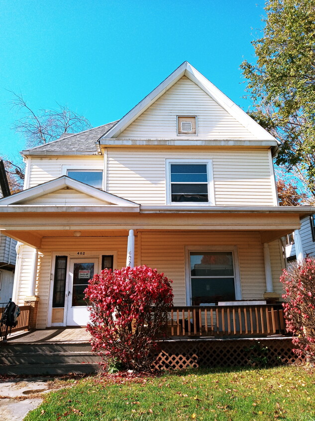 3 Bedroom and 2 Bath Victorian - 402 S Oakland Ave