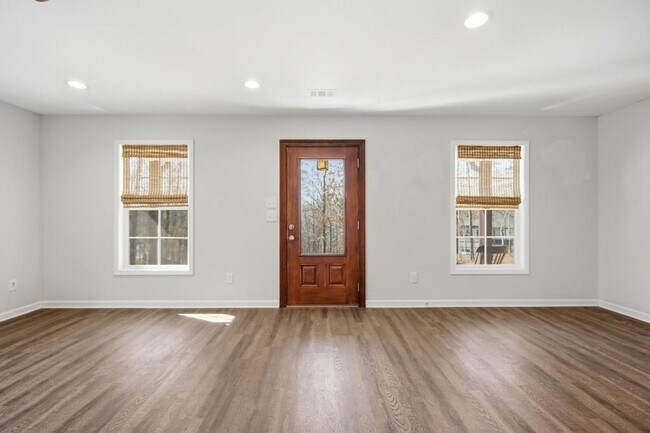 Foto del edificio - 7621 Maple Pl