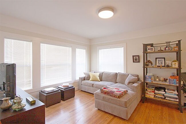 Building Photo - OPEN HOUSE: Sunday (6/8) 12:00pm-12:30pm. ...