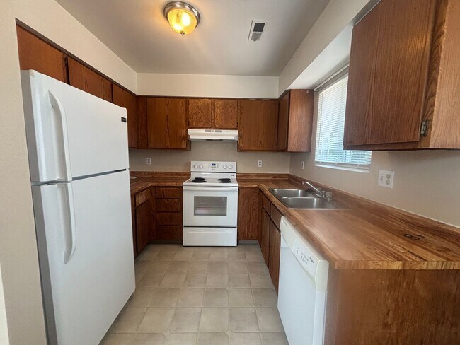 Building Photo - 405 Bonfoy Ave