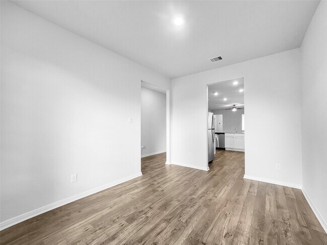 Building Photo - 7622 Thrips Ln