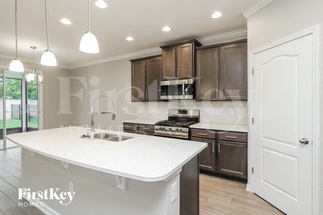 Foto del edificio - 3918 Heatherbrook Pl