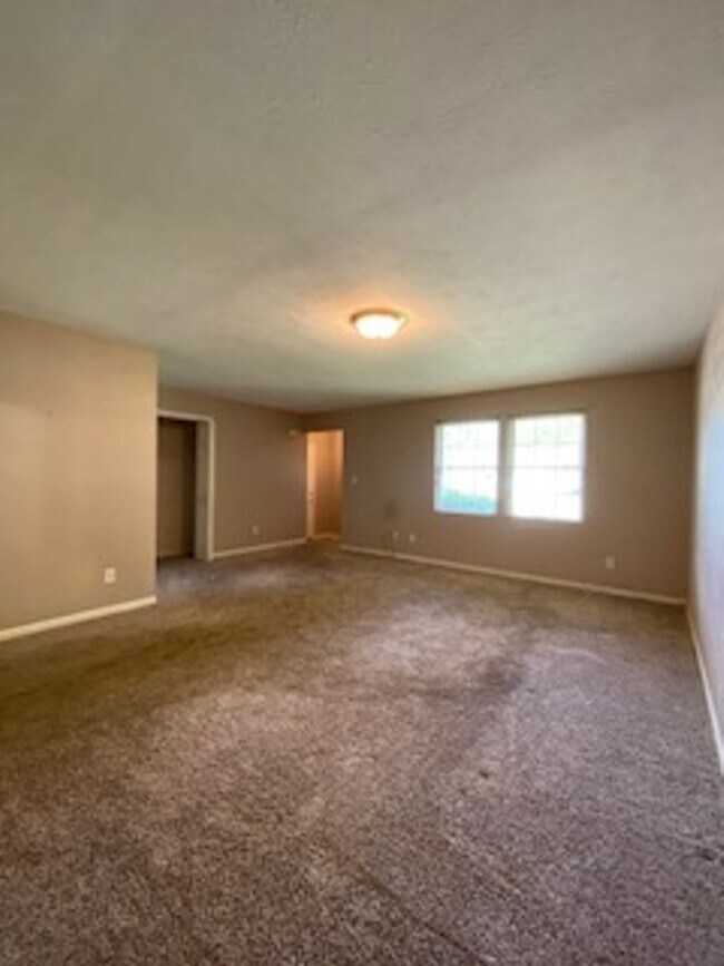 Foto del edificio - 2 Bedroom 1.5 Bath Home Available in Elkhart!