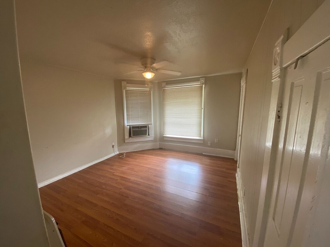 Primary Photo - 326 N Philadelphia Ave