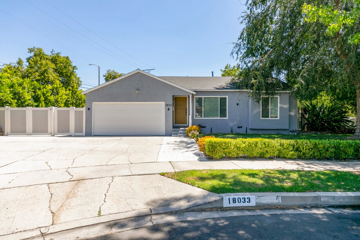 Foto principal - 18033 Duncan St