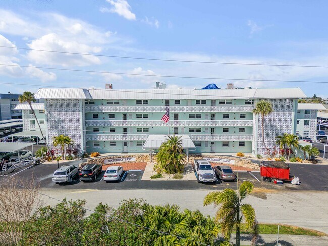 Foto del edificio - 325 N Causeway