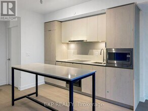 Building Photo - 47 Mutual St